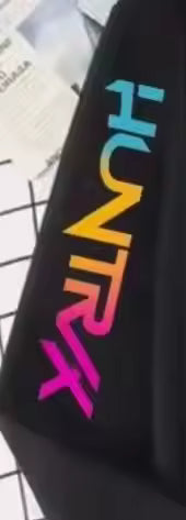 HUNTRIX Text in multi-colours
